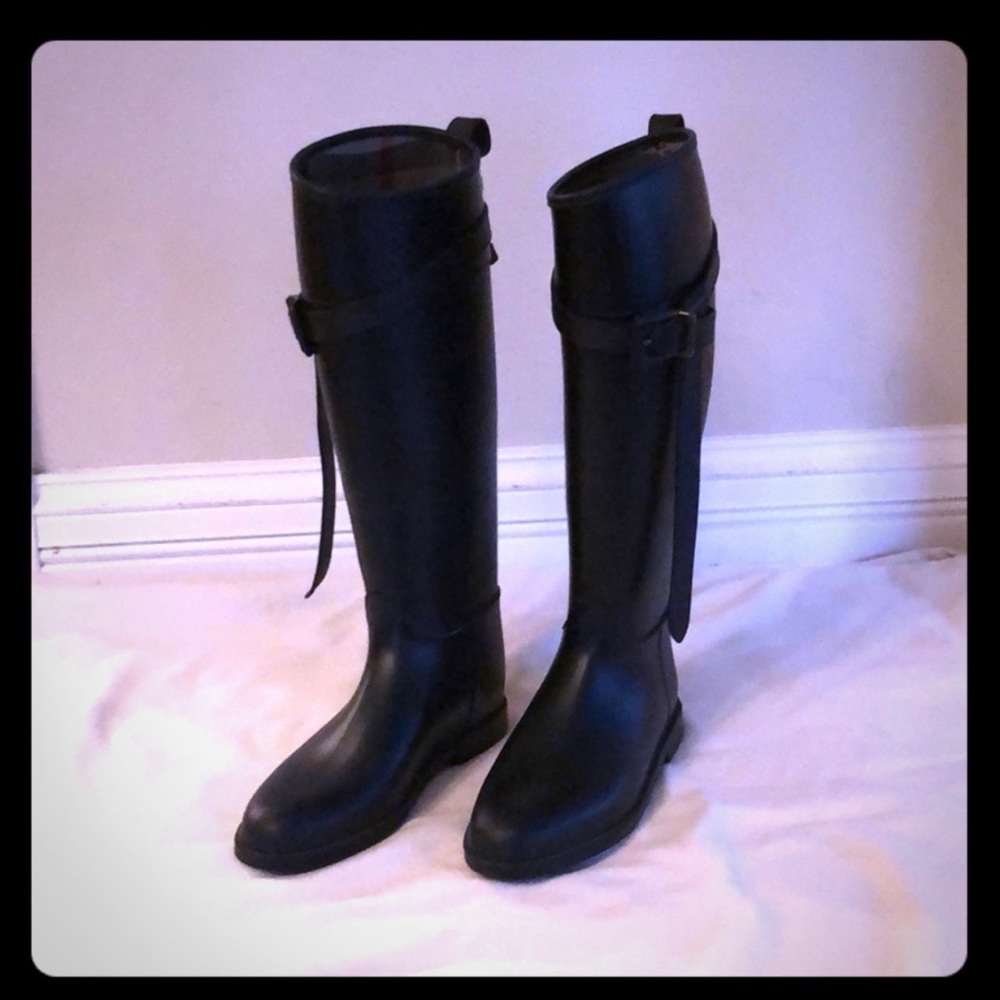 Burberry riding boots waterproof